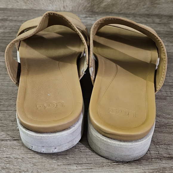 Uggs - Picture 3 of 4